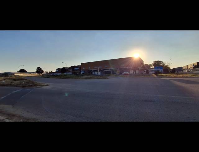1,265M² BUILDING FOR SALE IN APEX